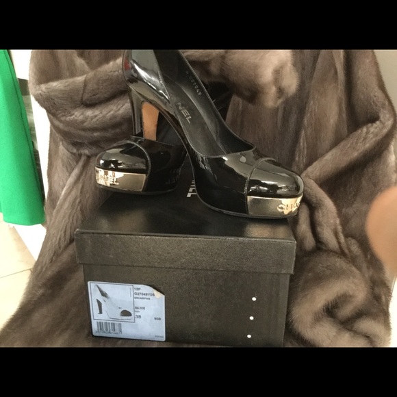 Chanel - Picture 2 of 6